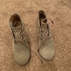 Toms tan wedge booties: size 6